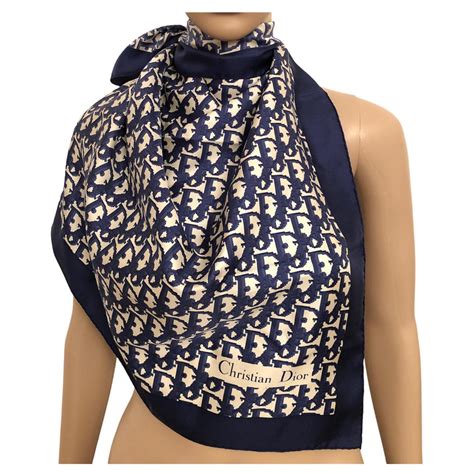 foulard dior femme.